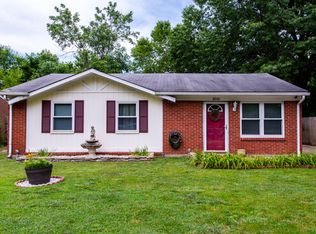8903 Maplecreek Dr, Louisville, KY 40219
