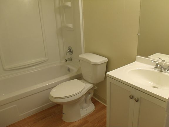 3rd image of 1605 Lincoln Blvd APT 23