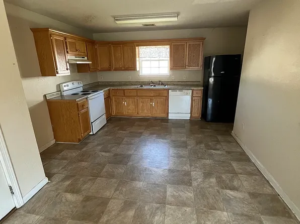 102 Nathan Cir NW #4, Calhoun, GA 30701
