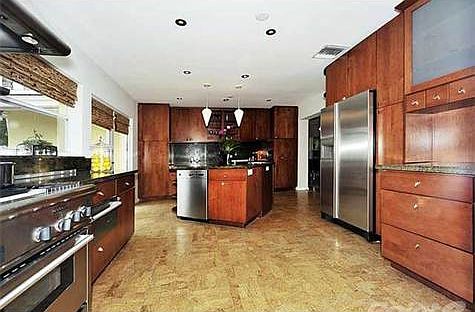 5th image of 301 NE 101st St