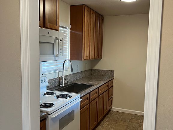 4th image of 36976 Mulberry St APT I
