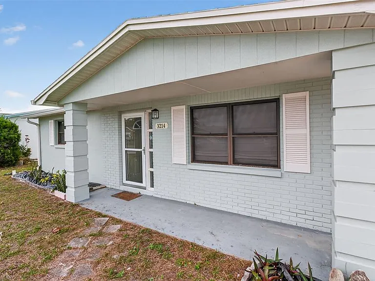 3214 Huntington Rd — Photo 2