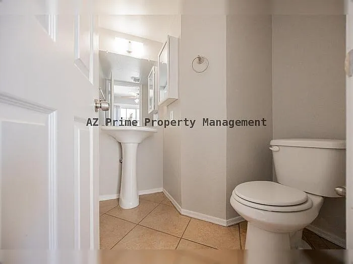 1055 W 5th St #18 — Photo 11