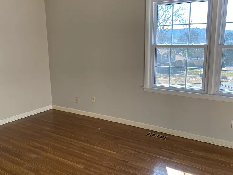 8002 Greenwillow Ct SE — Photo 16
