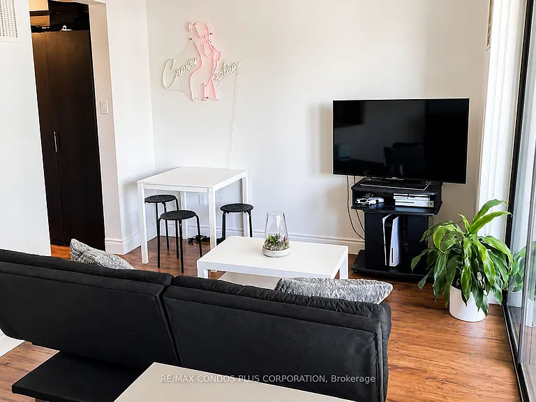 720 Spadina Ave #1011 — Photo 4