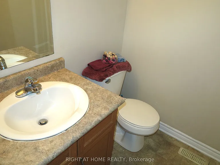 692 Oakcrossing Rd — Photo 9