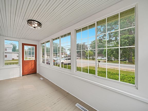 4th image of 414 Napoleon Rd