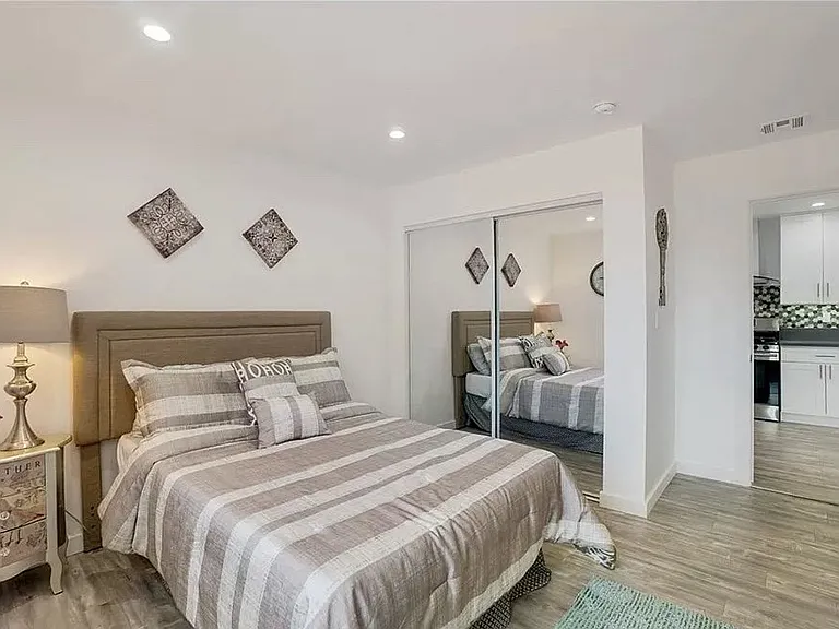 15104 Valerio St — Photo 13