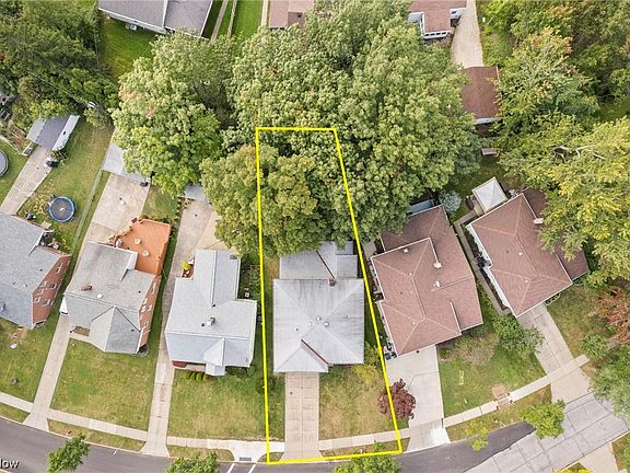 3rd image of 24129 Edgehill Dr
