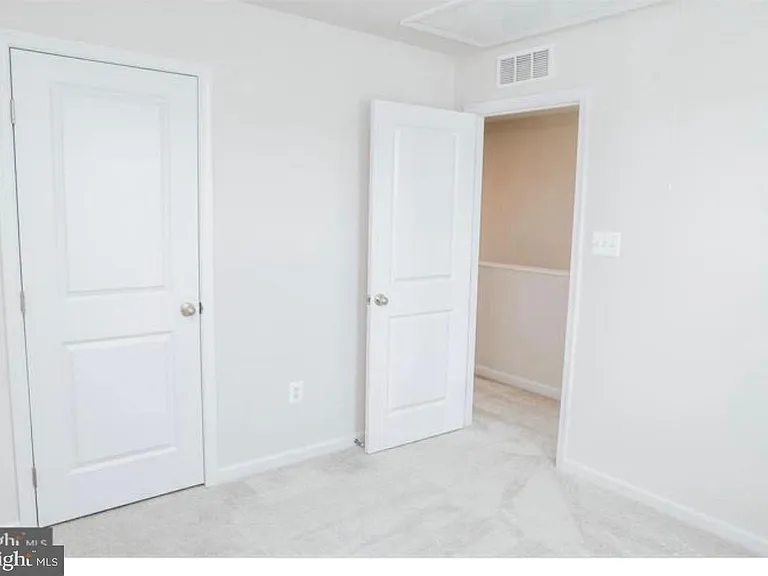 118 Charlotte St — Photo 19
