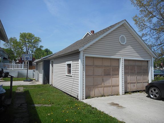 Garage - One Bay for each Unit. This unit uses the bay on the right.