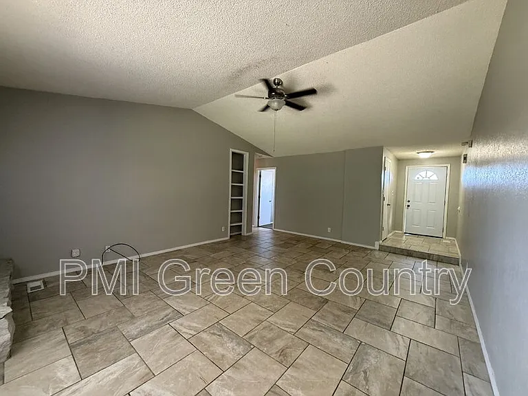 900 W Norman St — Photo 5