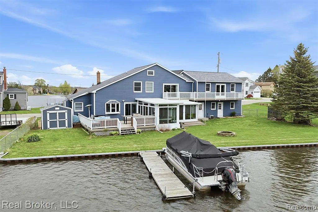 3 bed, 2.0 bath, 2975 sqft, $5,000 — Photo 1