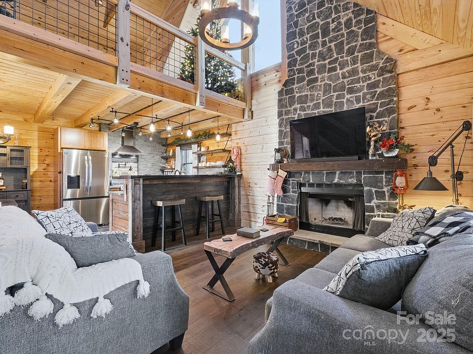 1st image of 132 Grandview Dr