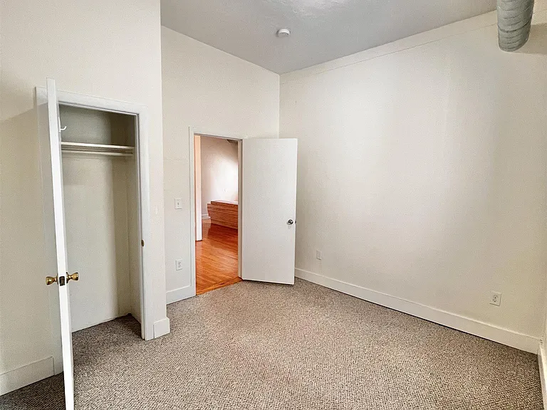 207 Highland Ave — Photo 3