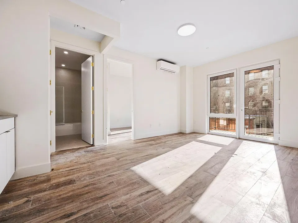 151 Hawthorne St #2R