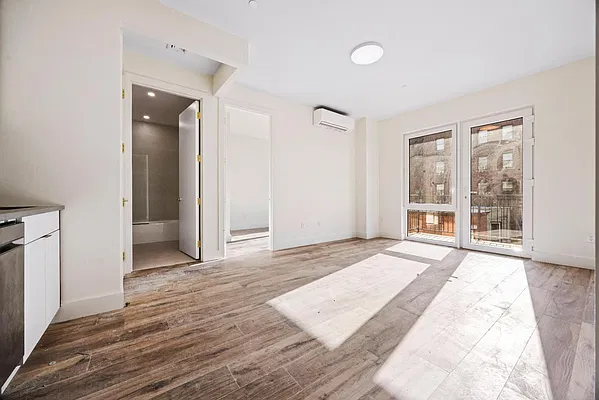 Living room, photo 1