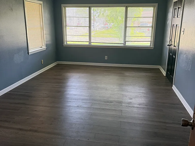 1802 Robinhood St — Photo 3