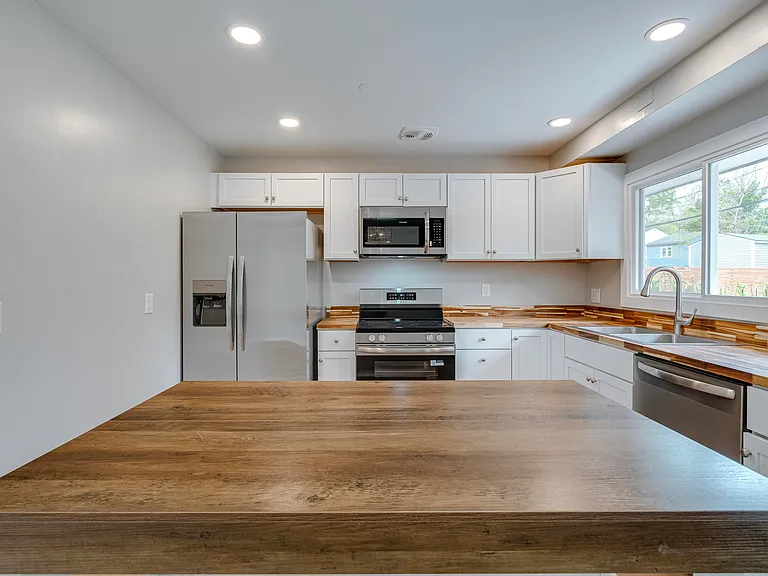 1334 Miller Ave — Photo 13