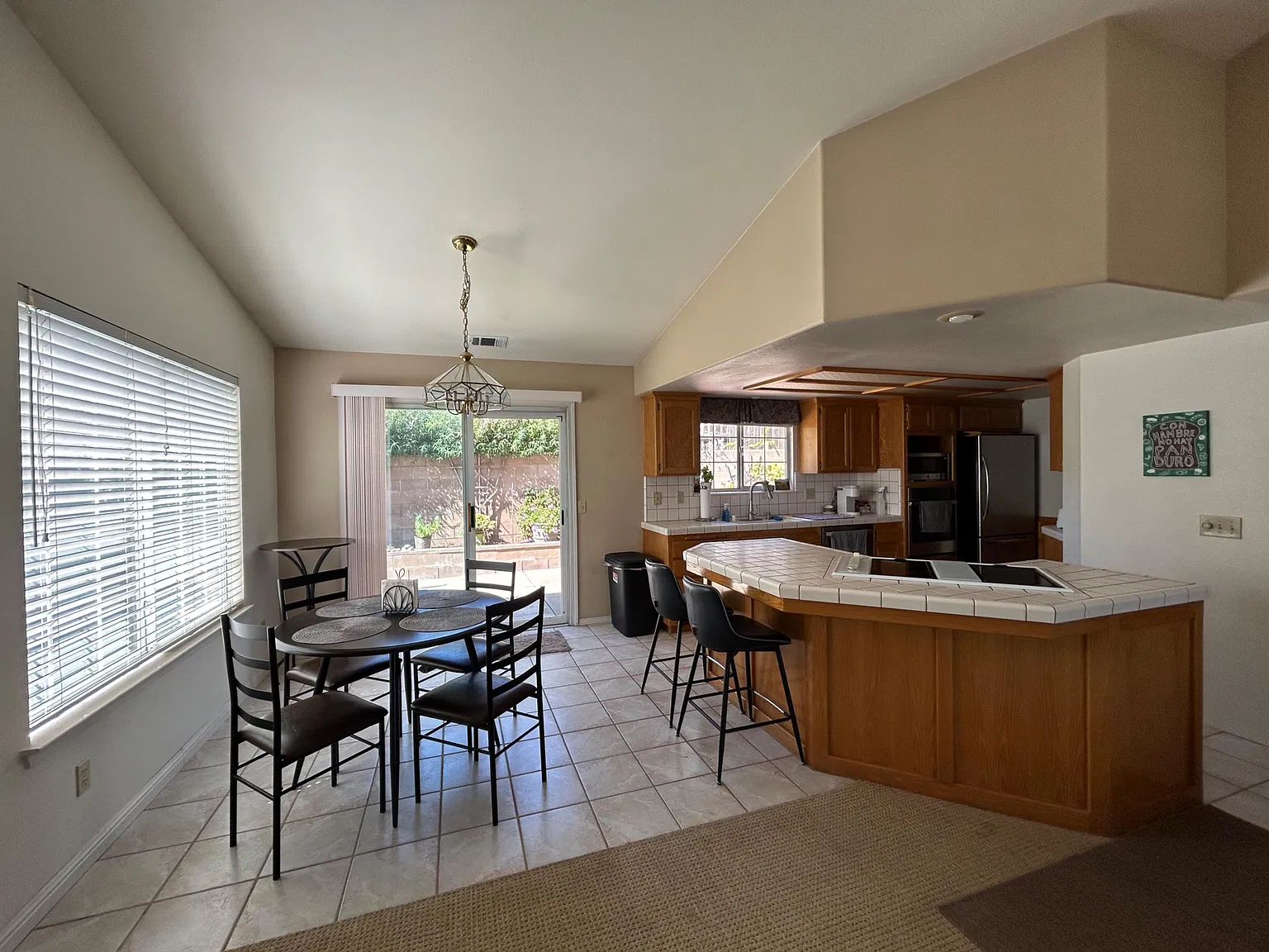 2 bed, 1.5 bath, 2094 sqft, $1,252 — Photo 4