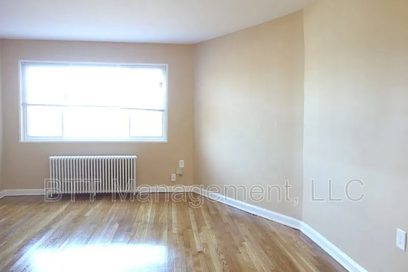 2 bed, 1.0 bath, 900 sqft, $1,450 — Photo 4