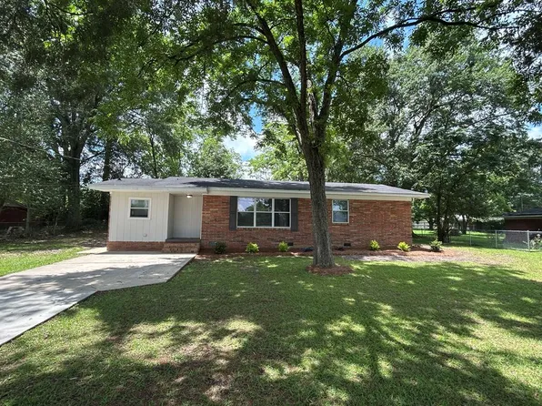 106 Tv Rd, Dothan, AL 36301