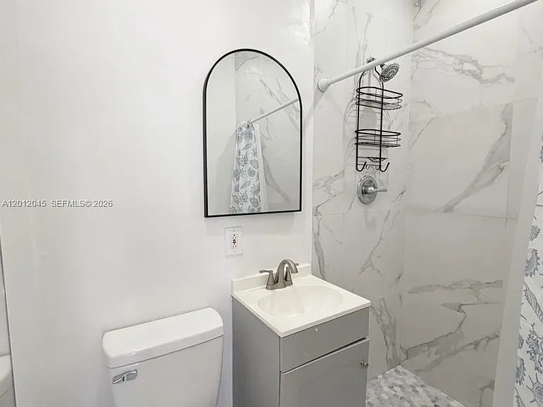 1455 Michigan Ave #6 — Photo 5