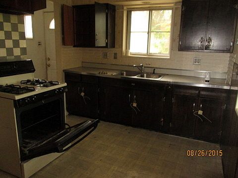 3rd image of 1319 Mackinaw Ave