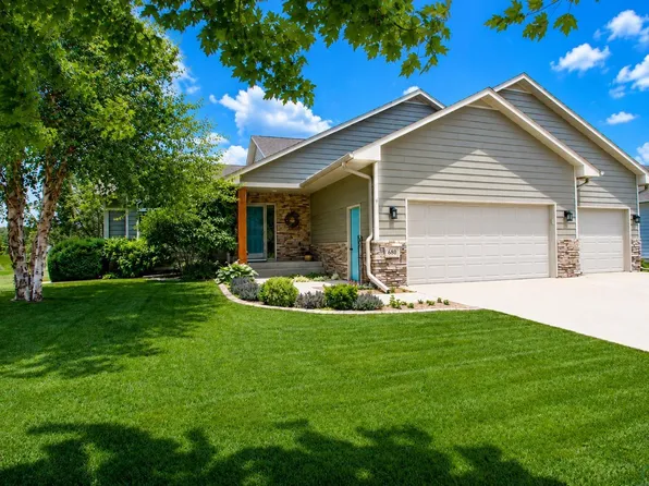 680 Prairie Blvd, Dakota Dunes, SD 57049