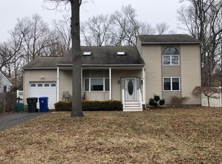 45 Cedarwood Dr, Toms River, NJ