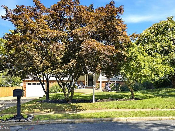 3rd image of 915 Juliet Ln