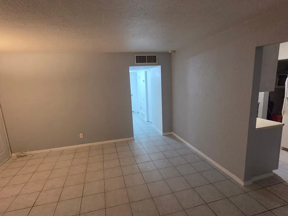 915 E La Mesa St