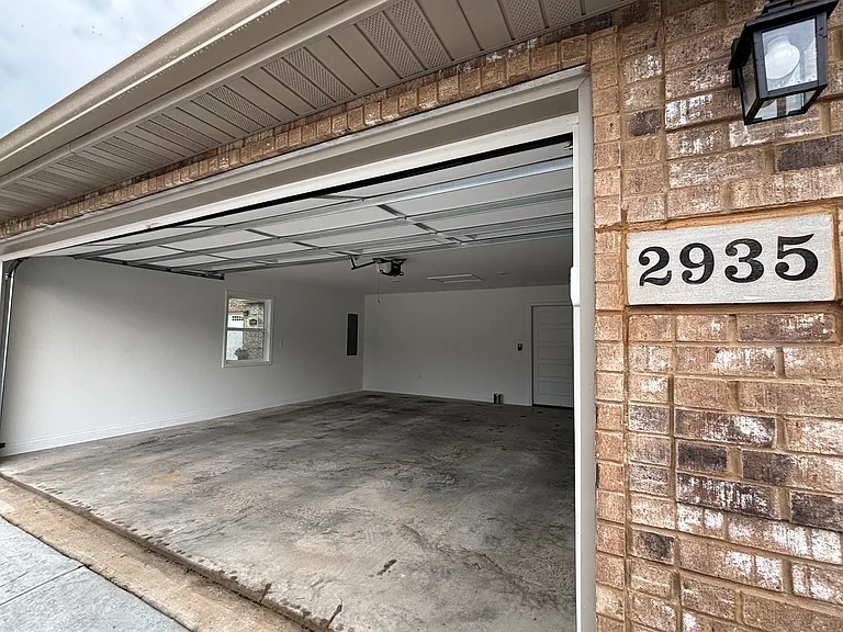 2935 Shadow Wood Ln — Photo 7