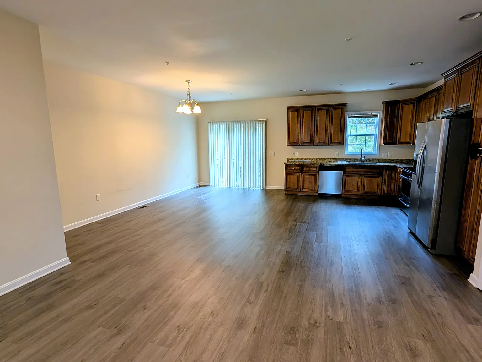 4 bed, 3.5 bath, 2992 sqft, $2,650 — Photo 3
