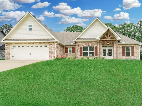 281 Rustic Pines Dr, Lufkin, TX 75904