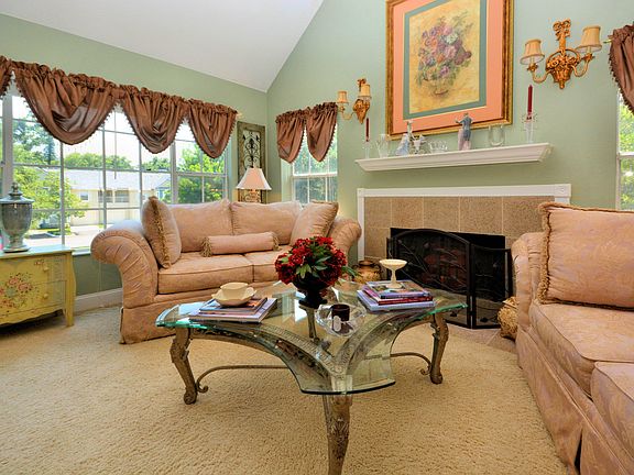 5th image of 13700 RICHMOND PARK Drive N #909
