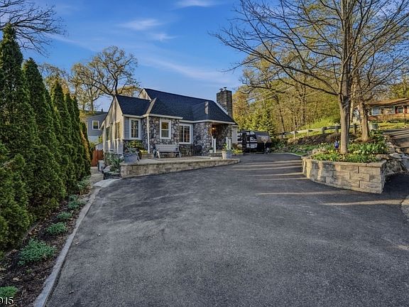 4th image of 101 Pitney Rd