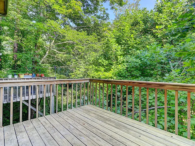143 High Point Ln — Photo 1