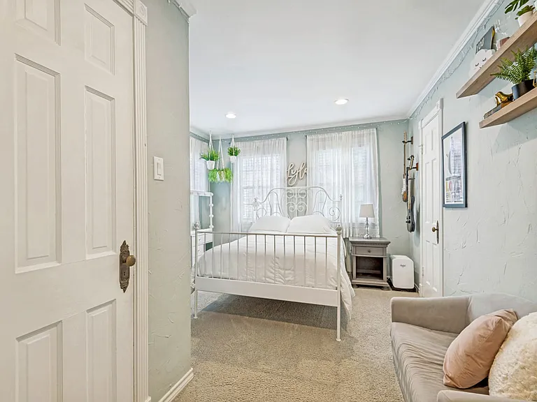 4556 Belclaire Ave — Photo 37