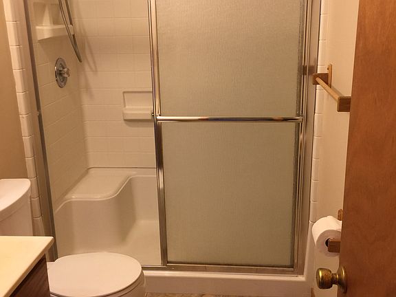 5th image of 938 West Dr