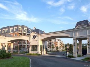 5000 Royal Court #5103, North Hills, NY 11040