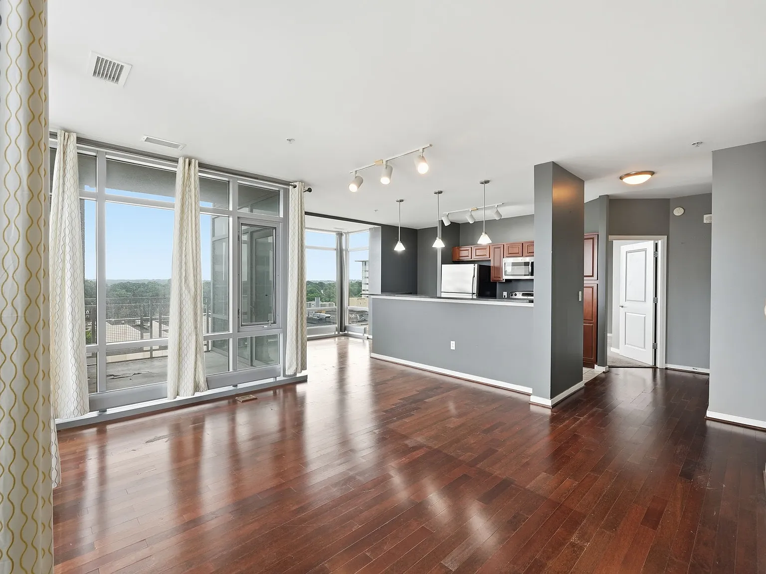 2 bed, 1145 sqft, $2,400 — Photo 4