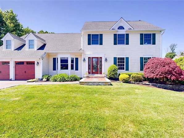 79 Grasslands Circle, Mount Sinai, NY 11766