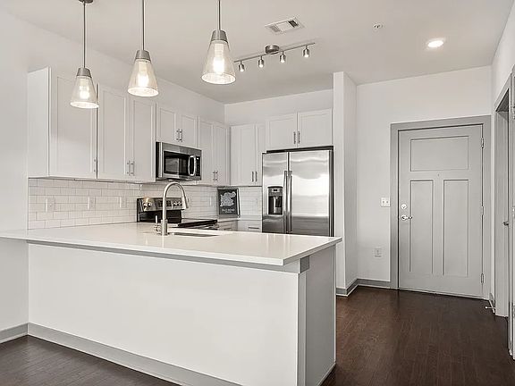 2nd image of 1638 54th Ave N #323