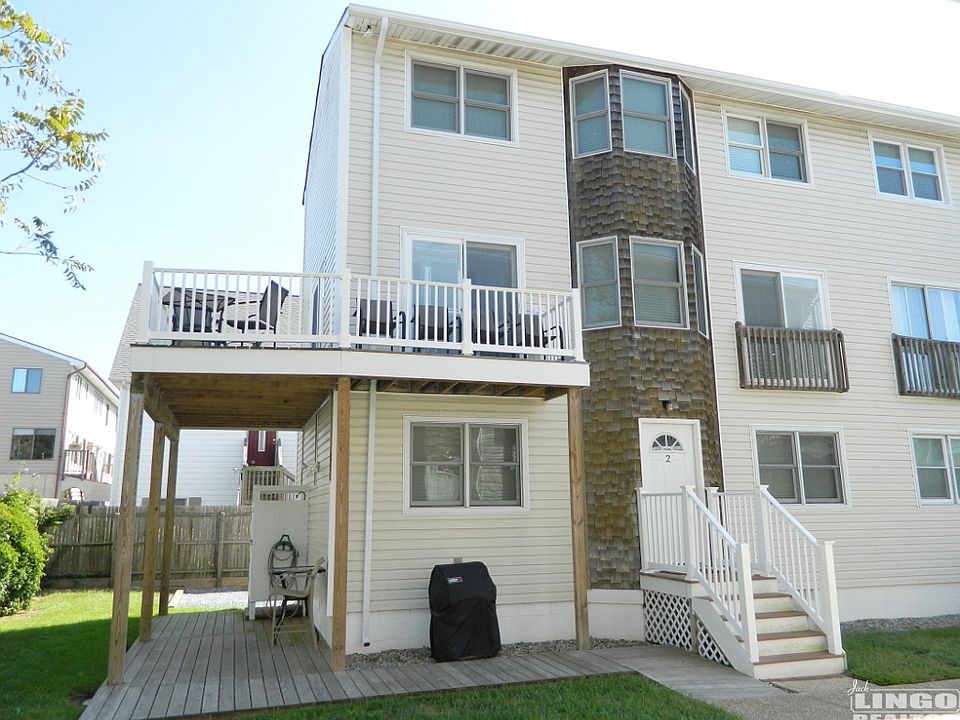 1st image of 109 Bellevue St #2