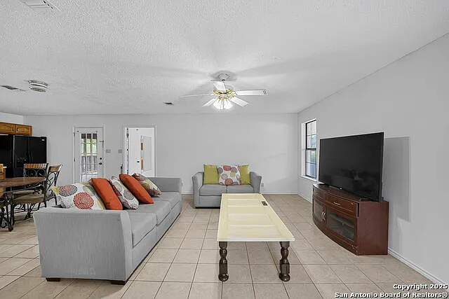 1 bed, 1.0 bath, 1200 sqft, $1,500 — Photo 4