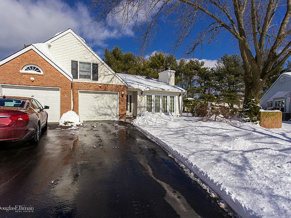 5th image of 39 Standish Dr