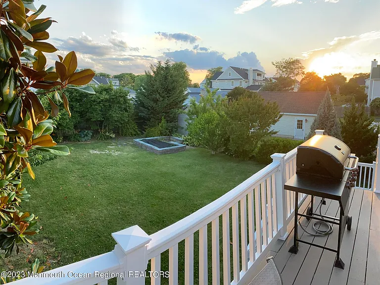 447 Main St E — Photo 16