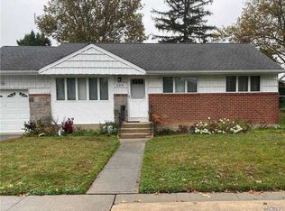 589 Plainview Rd, Plainview, NY 11803