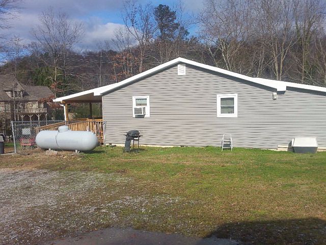 2nd image of 1183 Threadmill Rd